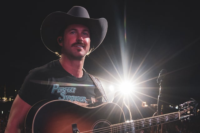 🎶 Country Soul Under the Stars: Riley Green & Teddy Swims at Red Rocks – August 2025