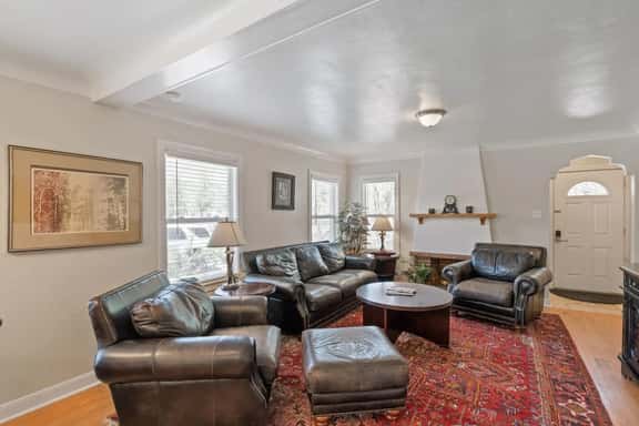 Golden Brewmaster House – Historic Stay - Image 1