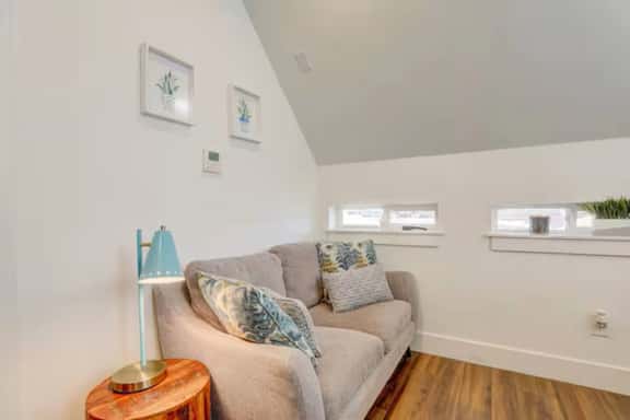 Private Highlands 1BR | Vaulted Ceilings - Image 1