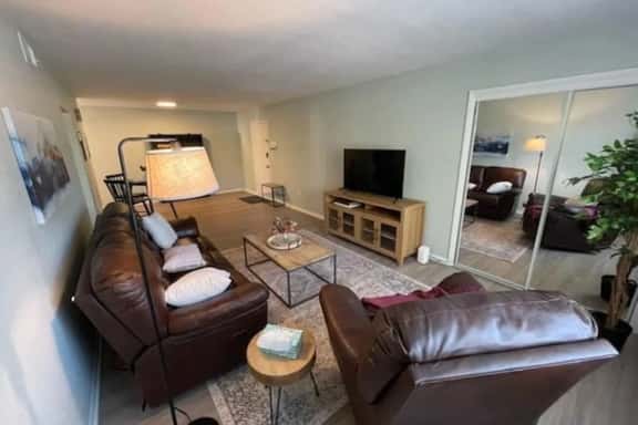 The Lakewood Nook | Stylish 1BR Extended Stay - Image 1